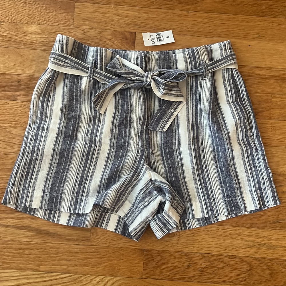 New Loft Outlet White & Blue Striped Shorts Size 6
